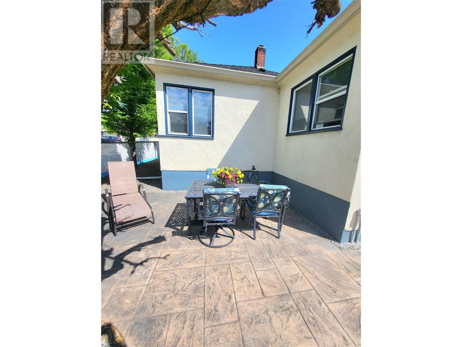 857 Main Street, Penticton, British Columbia  V2A 5E3 - Photo 2 - 10337033