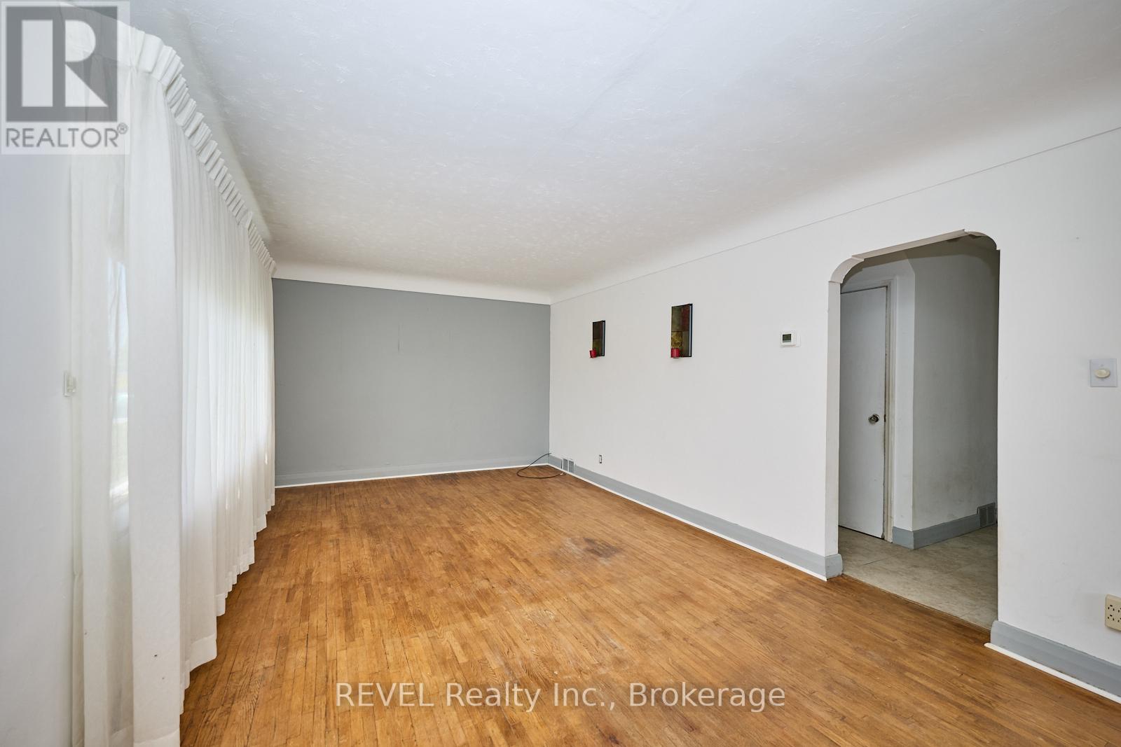 Property at 38 WINTEMUTE STREET image 2