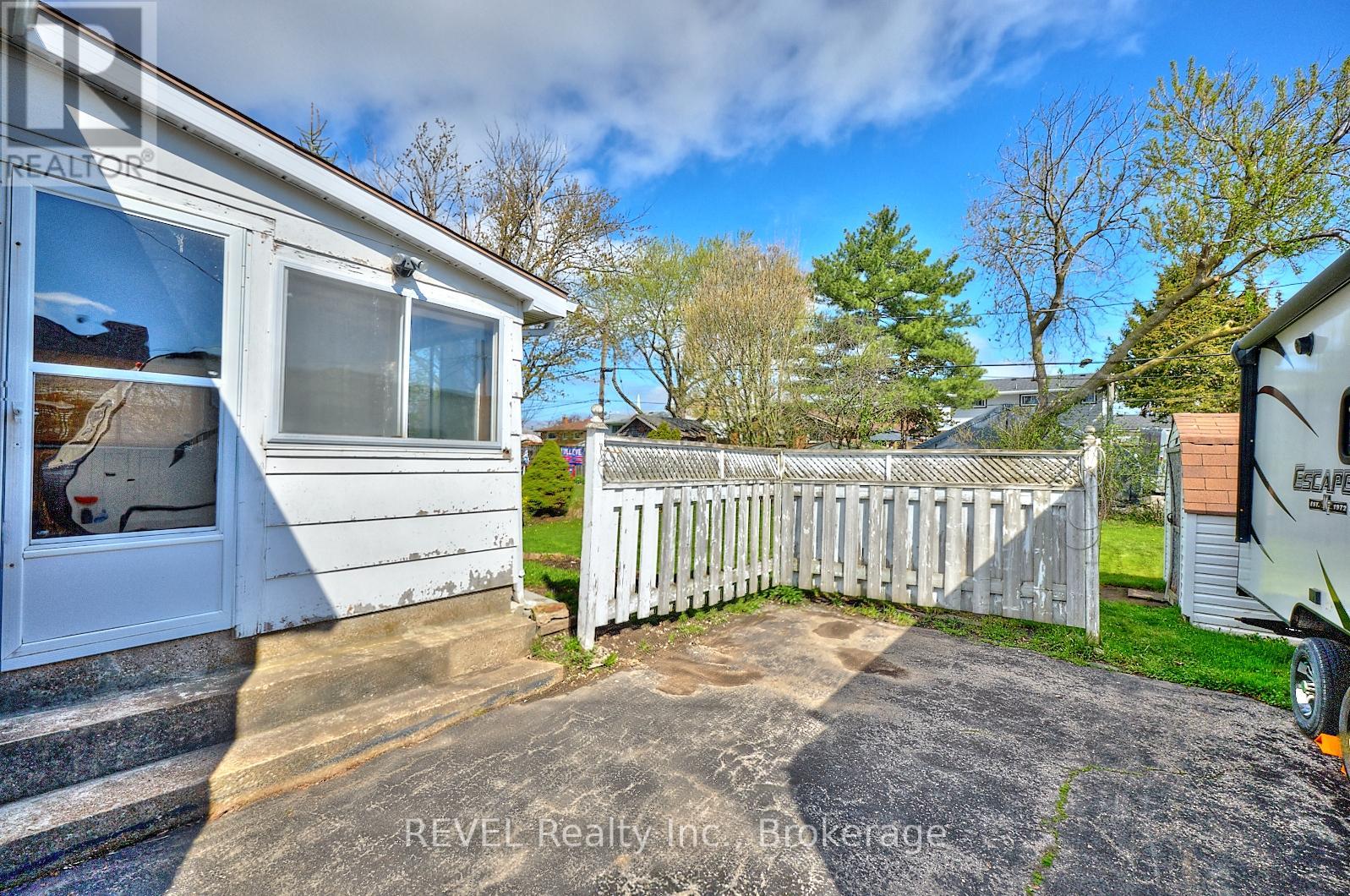 38 Wintemute Street, Fort Erie (Central), Ontario  L2A 2N8 - Photo 25 - X12132111
