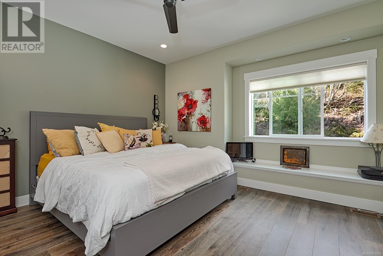 Property at 1728 Spirit Way image 5