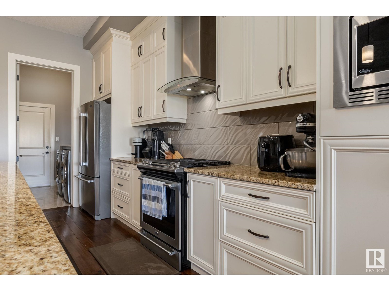 Property at 3036 58 AV image 2