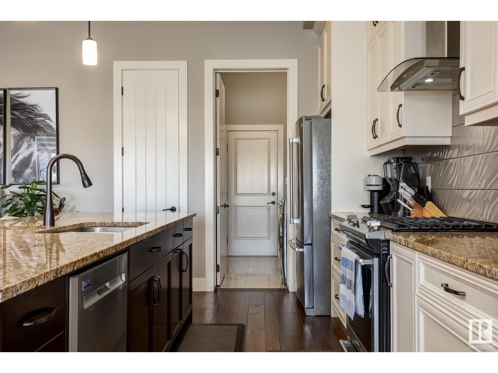 Property at 3036 58 AV image 4