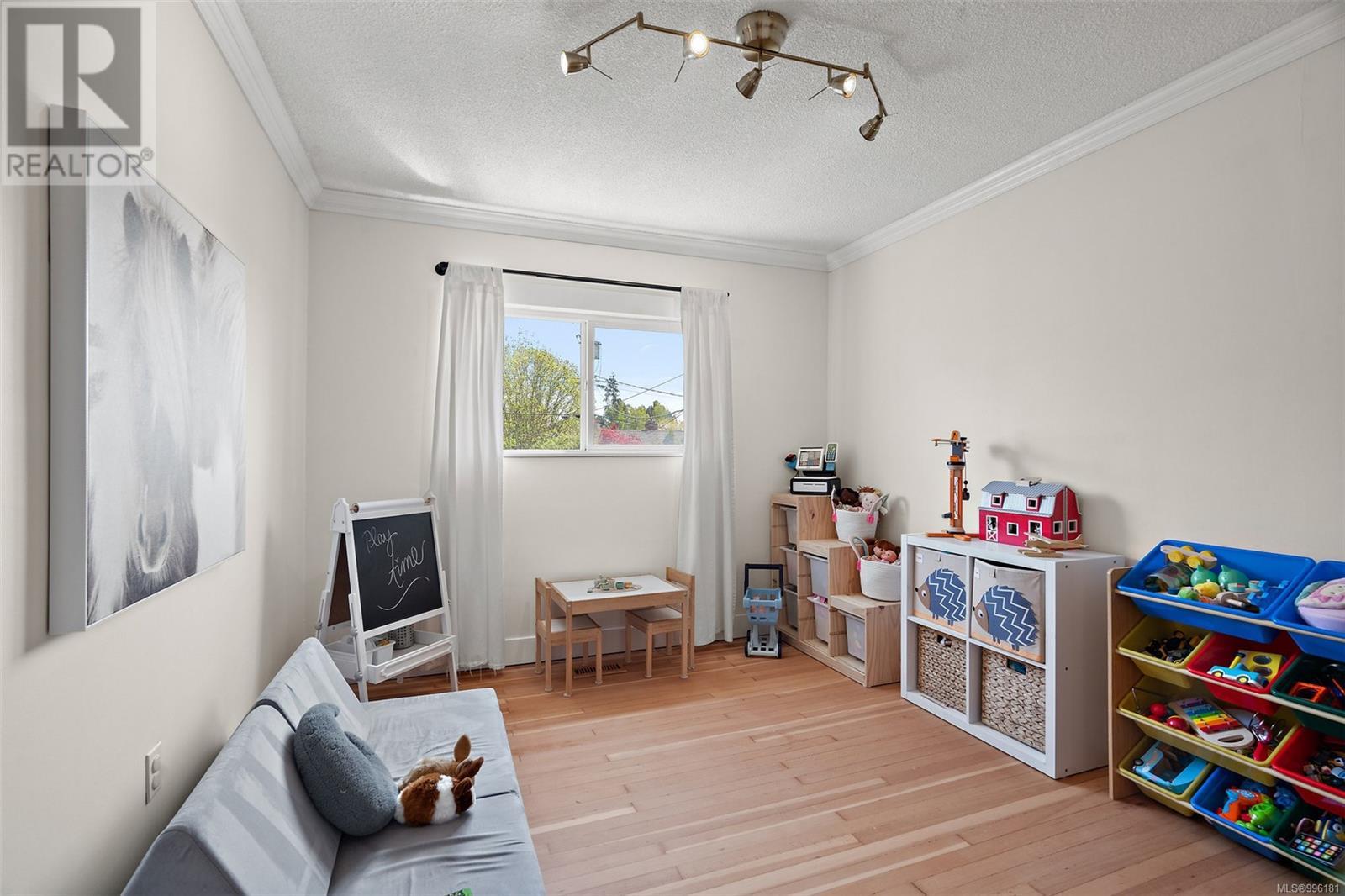 924 Stafford St, Saanich, British Columbia  V8X 2V8 - Photo 9 - 996181