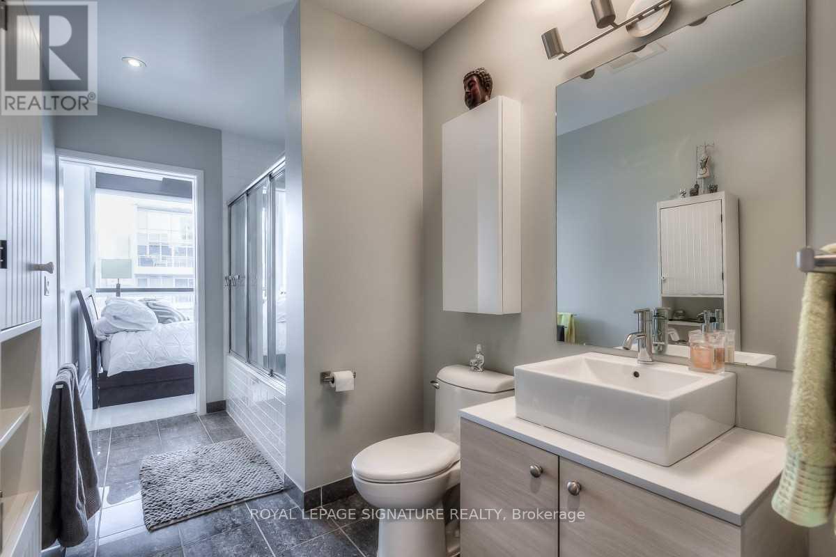 909 - 60 Bathurst Street, Toronto, Ontario  M5V 2P4 - Photo 16 - C12132087