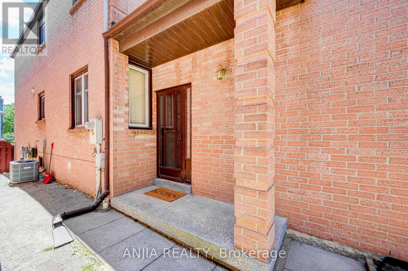 174 Roxanne Crescent, Toronto, Ontario  M1V 4G7 - Photo 2 - E12132075