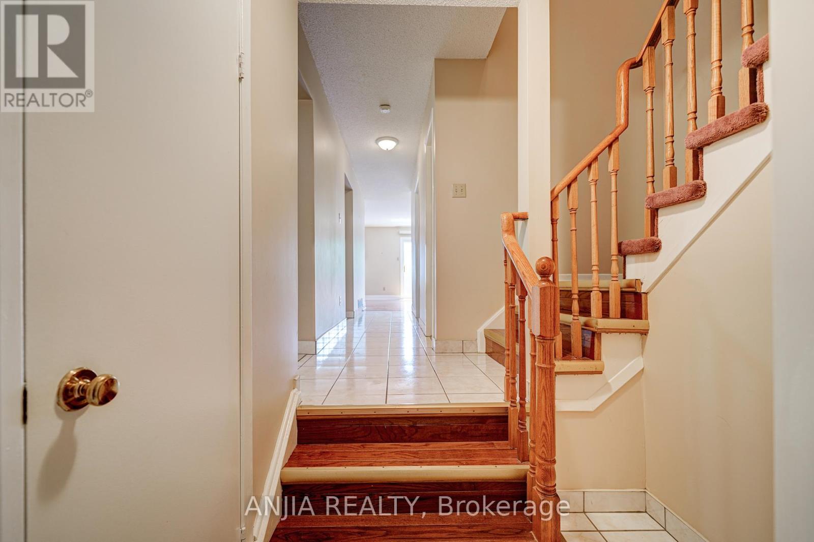 174 Roxanne Crescent, Toronto, Ontario  M1V 4G7 - Photo 4 - E12132075