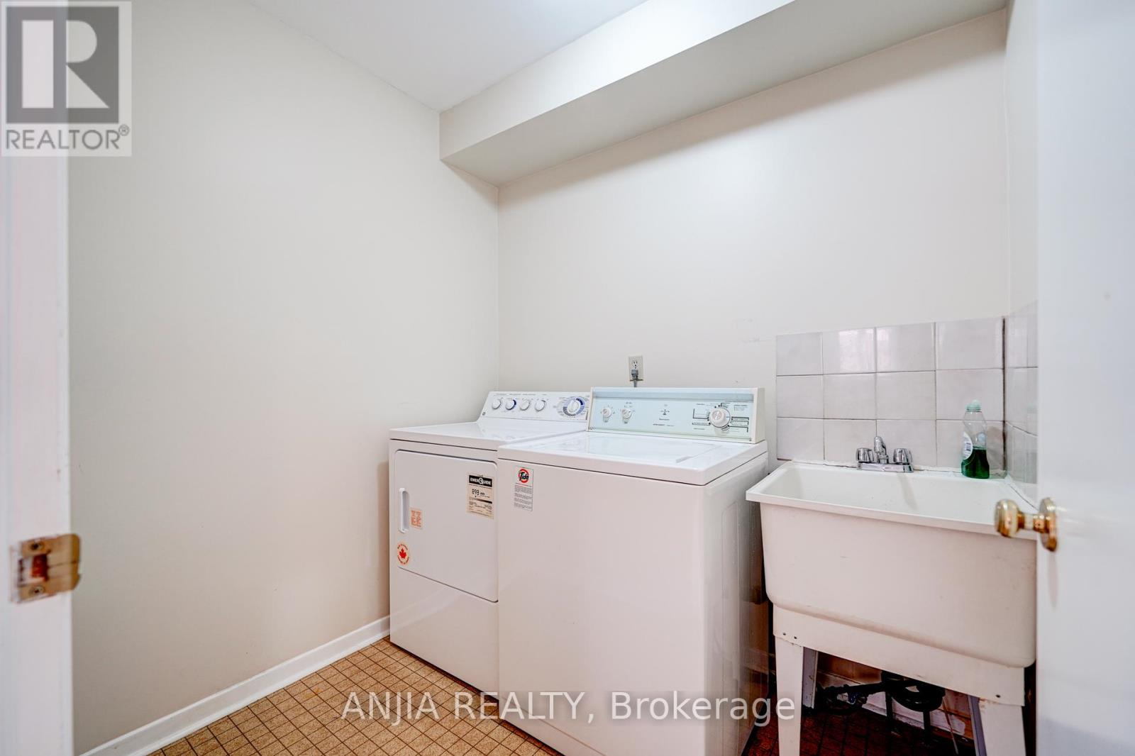 174 Roxanne Crescent, Toronto, Ontario  M1V 4G7 - Photo 7 - E12132075