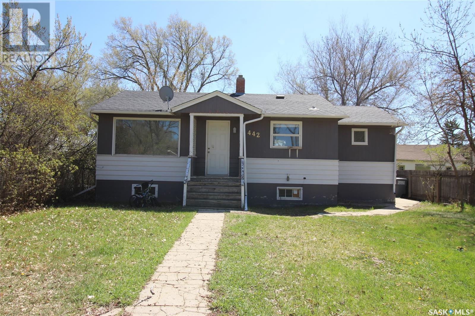442 Front STREET, eastend, Saskatchewan