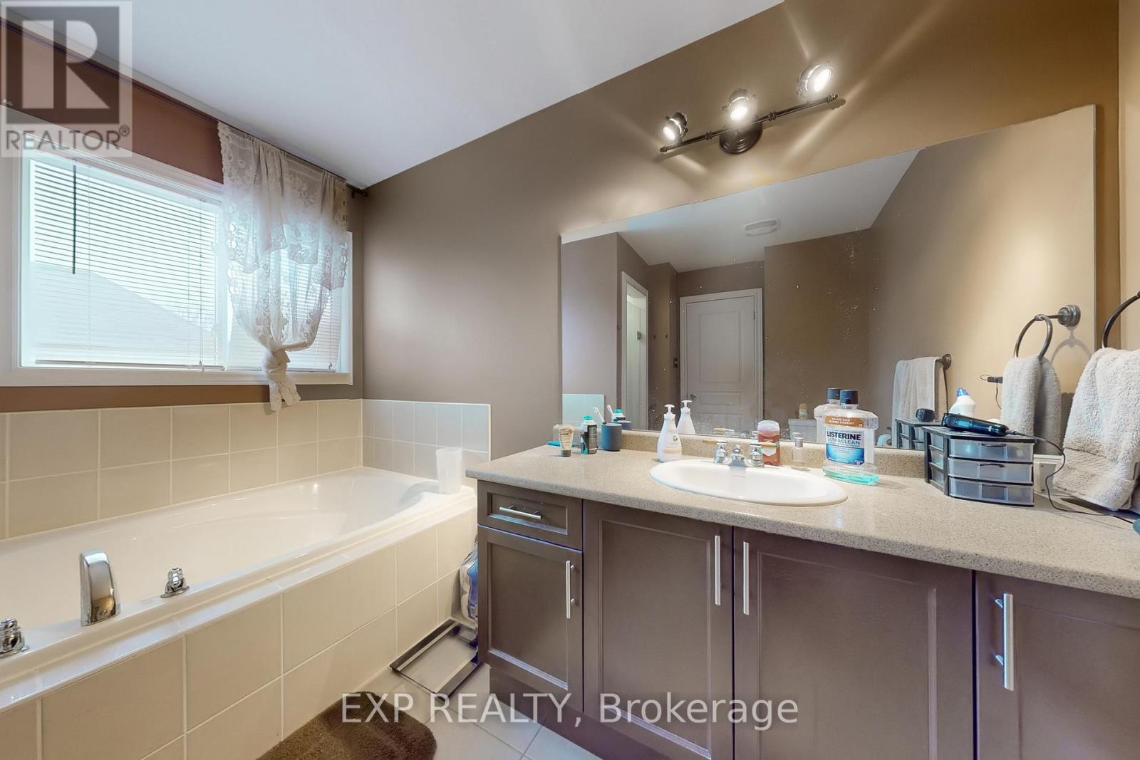 11 Bud Leggett Crescent, Georgina, Ontario  L4P 0B7 - Photo 28 - N12132127