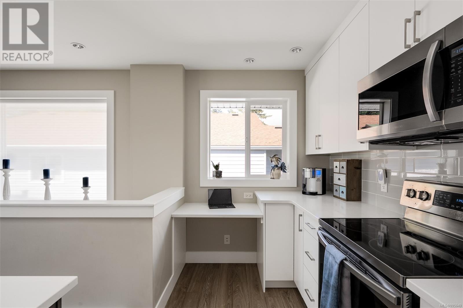 812 Mann Ave, Saanich, British Columbia  V8Z 3C4 - Photo 13 - 995849