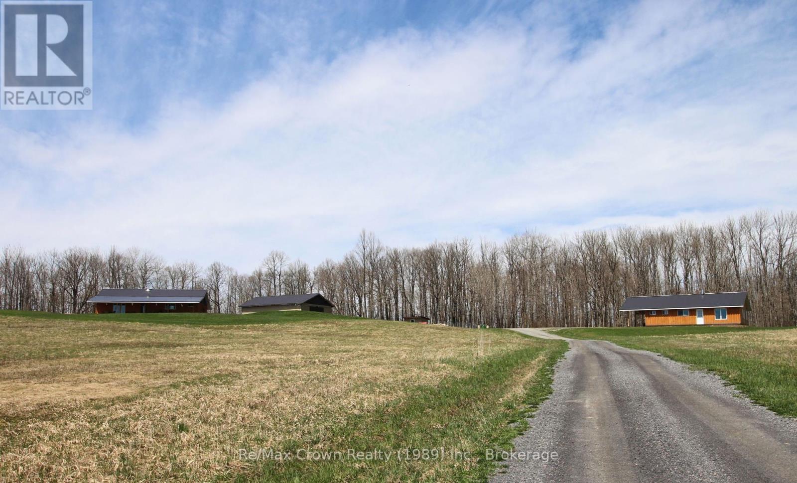 303 Clear Lake Road, Parry Sound Remote Area, Ontario  P0H 1A0 - Photo 4 - X12036671