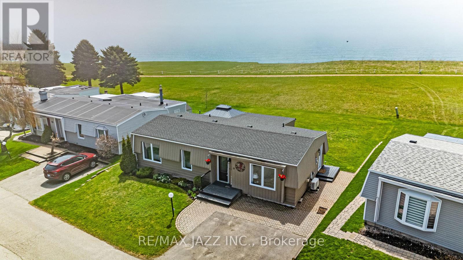 15 BLUFFS ROAD, Clarington, Ontario