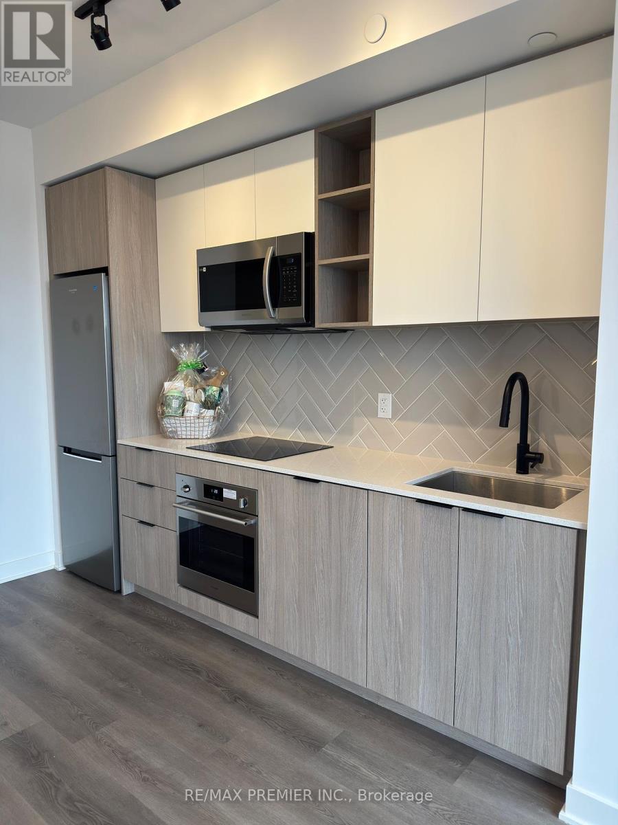 2002 - 36 Zorra Street, Toronto, Ontario  M8Z 0G5 - Photo 4 - W12132090