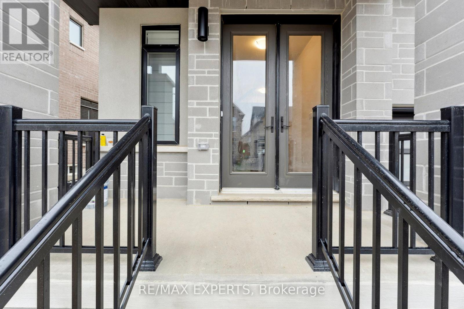 7 Kessler Drive, Brampton, Ontario  L6R 0B8 - Photo 4 - W12132097
