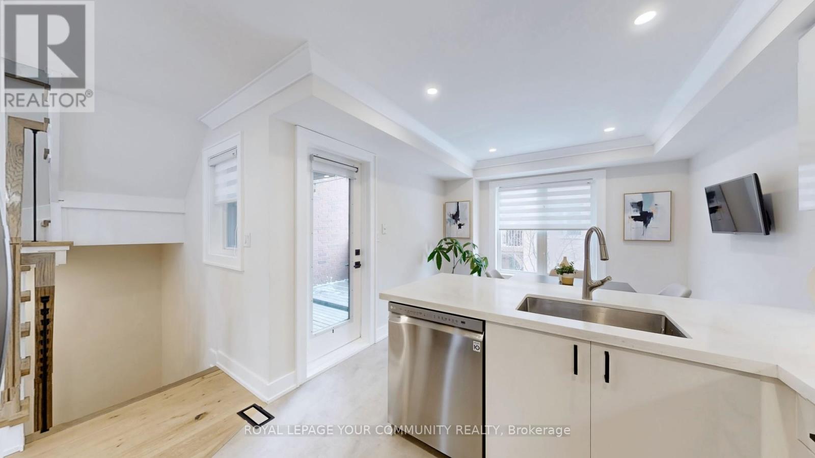 4 - 19 West Deane Park Drive, Toronto, Ontario  M9B 2R5 - Photo 10 - W12132132