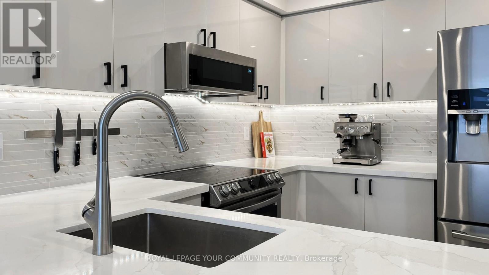 4 - 19 West Deane Park Drive, Toronto, Ontario  M9B 2R5 - Photo 12 - W12132132