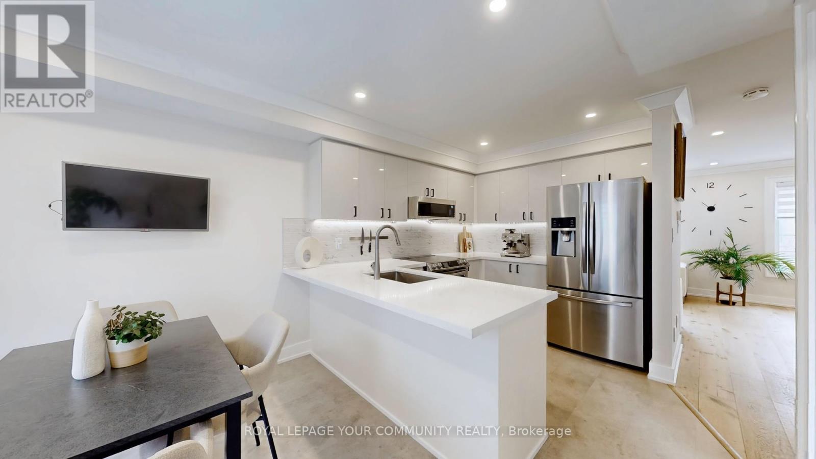 4 - 19 West Deane Park Drive, Toronto, Ontario  M9B 2R5 - Photo 7 - W12132132