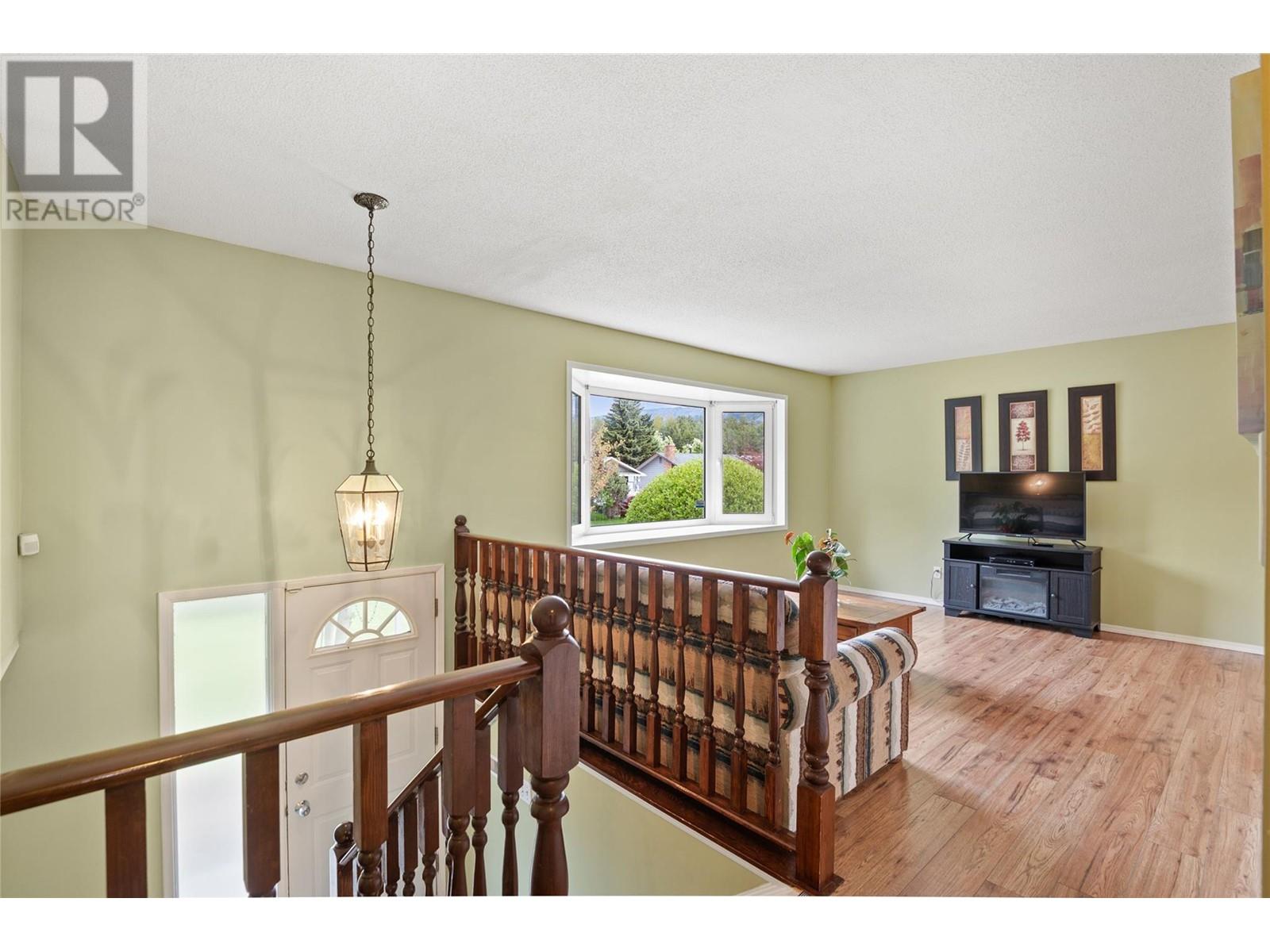 407 Engelmann Spruce Drive, Sparwood, British Columbia  V0B 2G0 - Photo 2 - 10346812