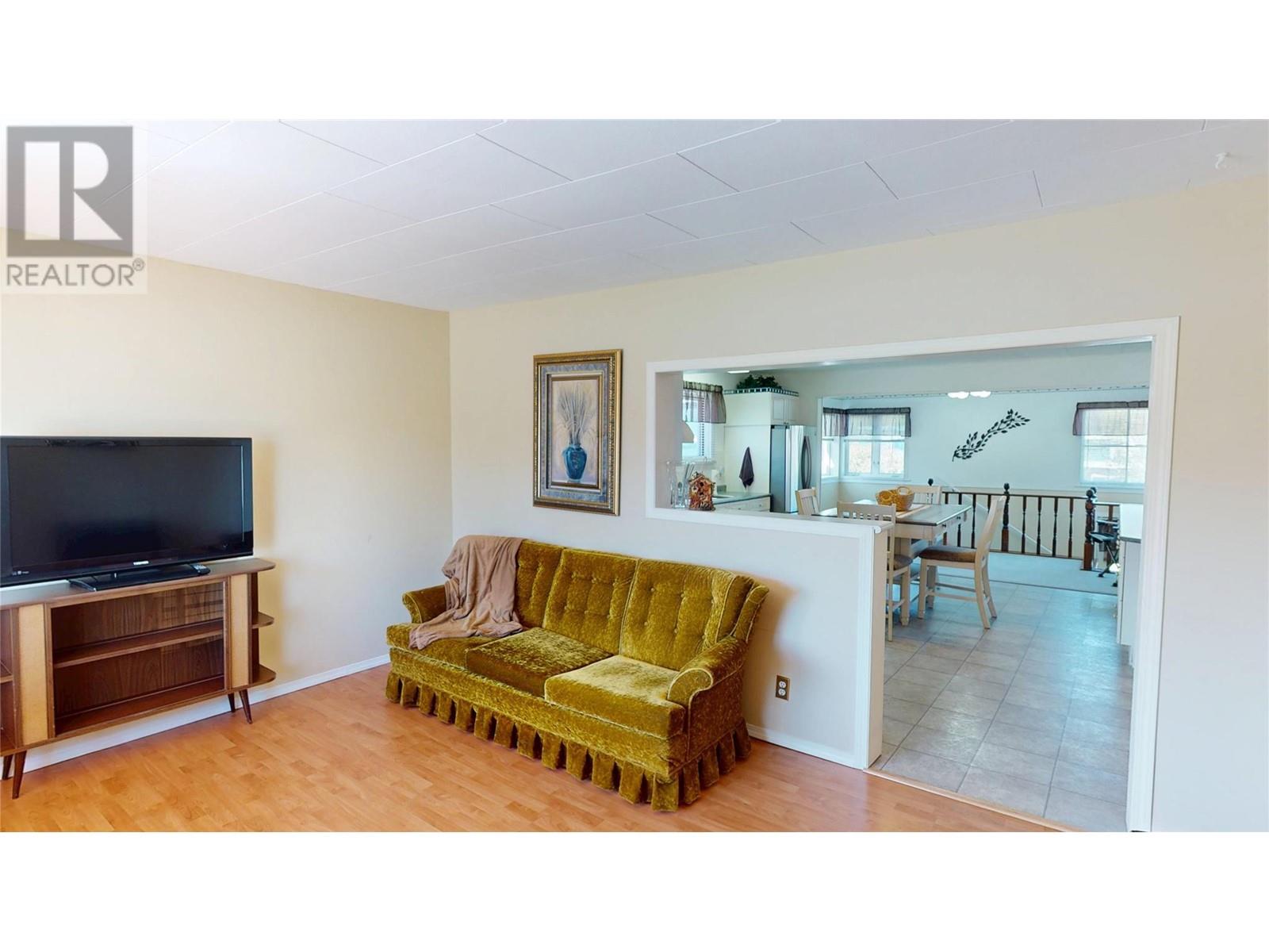 Property at 417 3rd Avenue S image 4