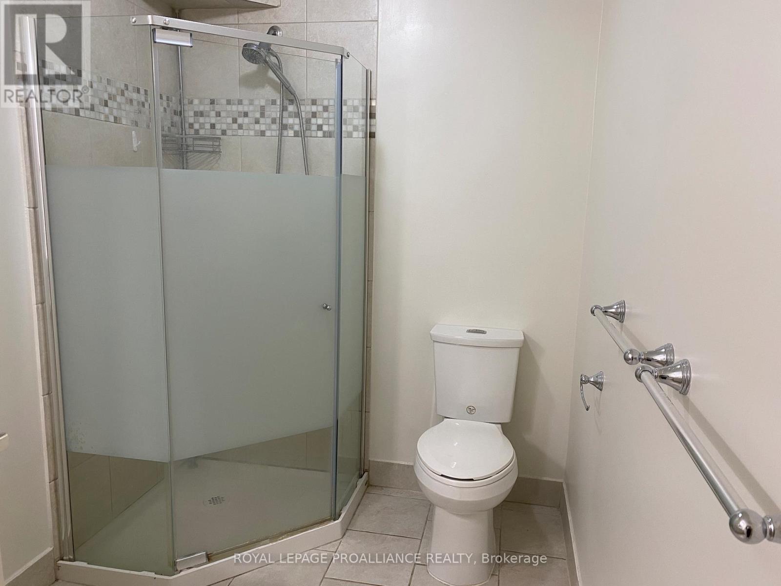 23 Spruce Gardens, Belleville, Ontario  K8N 5W3 - Photo 11 - X12132165