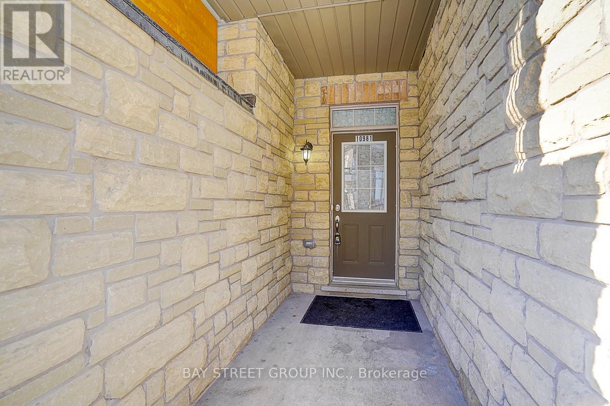 10981 Woodbine Avenue, Markham, Ontario  L6C 0X4 - Photo 6 - N12044331
