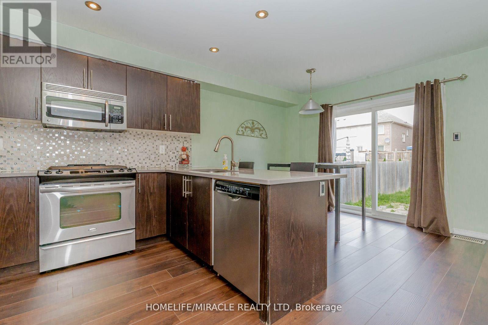 27 Merritt Lane, Brantford, Ontario  N3T 5L5 - Photo 11 - X12132077