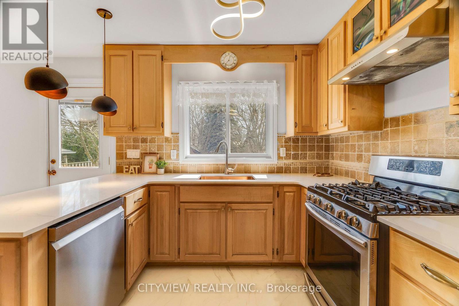 Caledonia - 197 Morrison Drive, Haldimand, Ontario  N3W 1A8 - Photo 11 - X12132139
