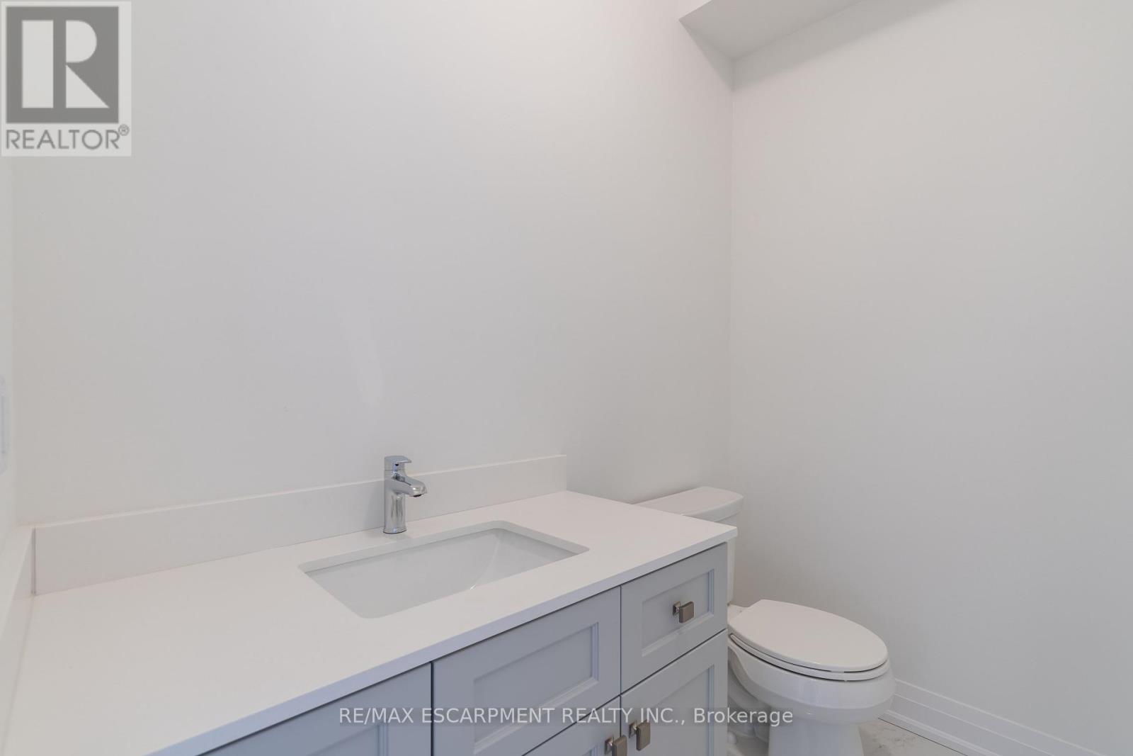 15 Raspberry Lane, Hamilton, Ontario  L0R 1W0 - Photo 17 - X12070258