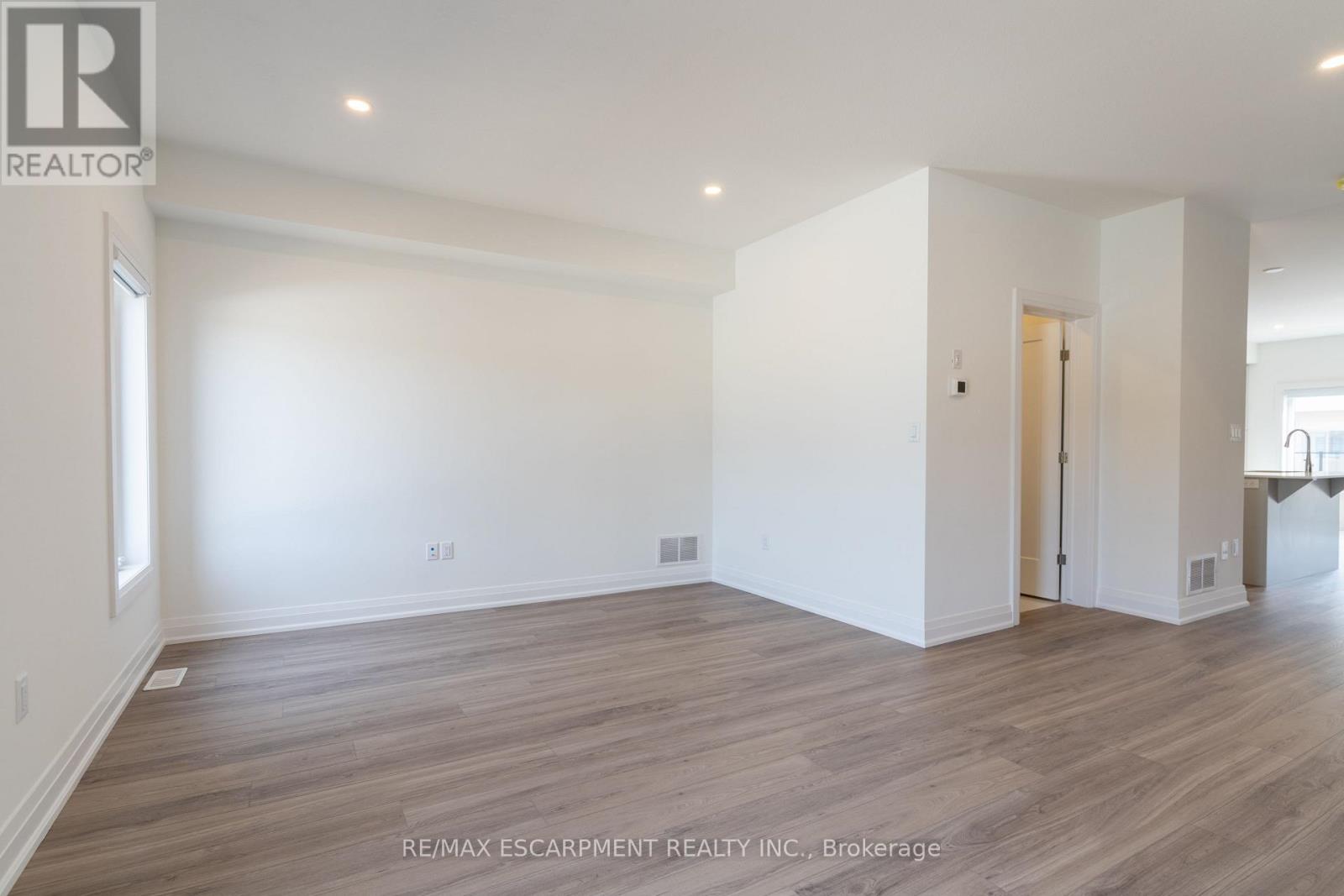 15 Raspberry Lane, Hamilton, Ontario  L0R 1W0 - Photo 14 - X12070258