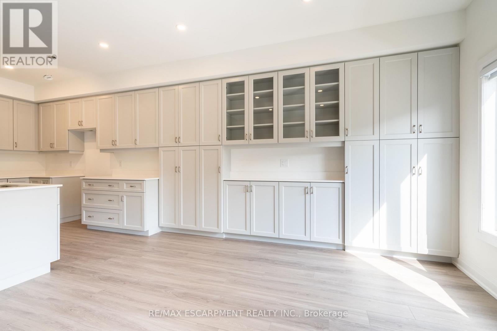 15 Raspberry Lane, Hamilton, Ontario  L0R 1W0 - Photo 23 - X12070258