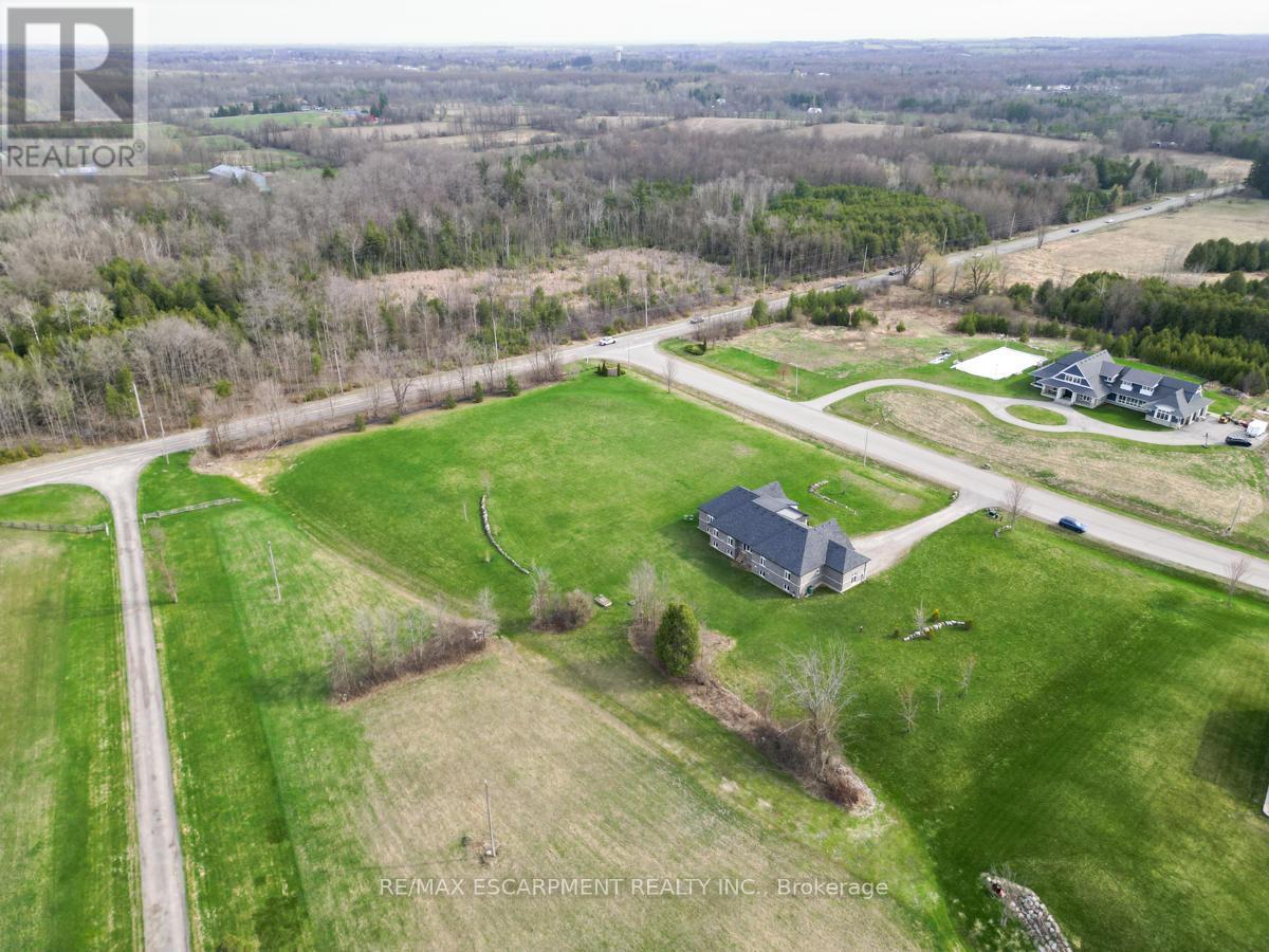 20 Chesswood Trail, Hamilton, Ontario  L8N 2Z7 - Photo 6 - X12109185