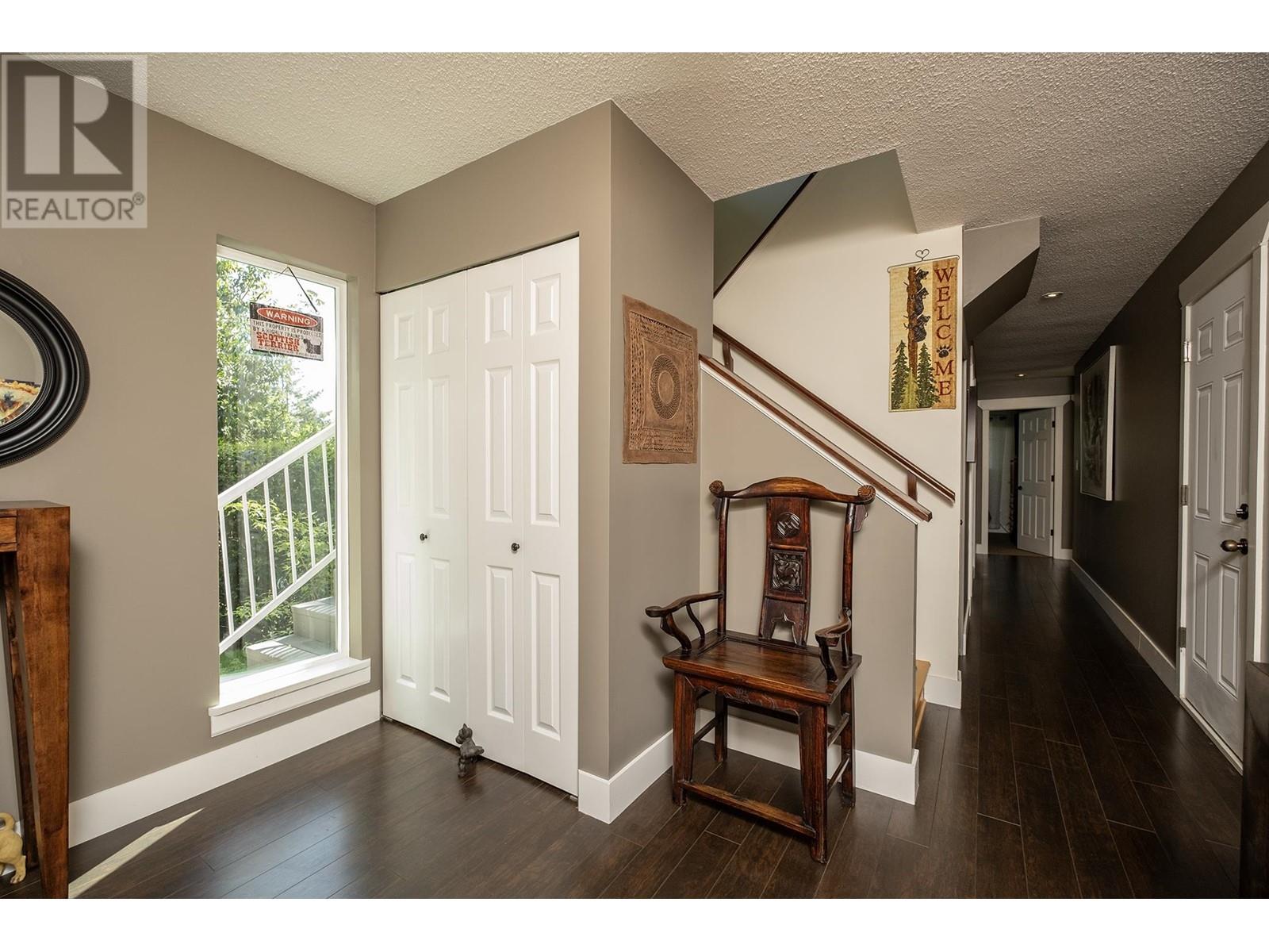 105 Wharf Road, Gibsons, British Columbia  V0N 1V6 - Photo 4 - R2999979