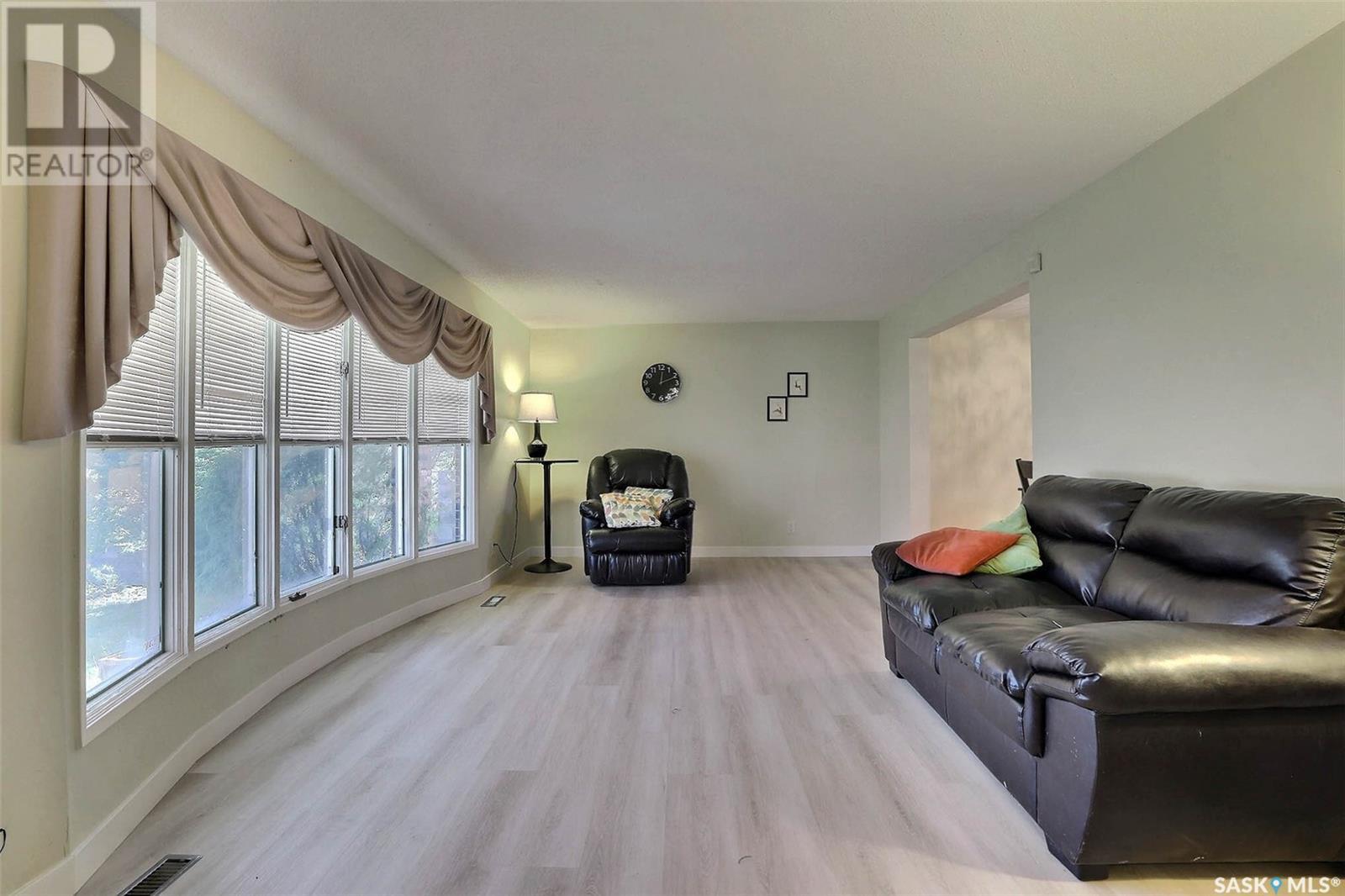 Property at 392 Habkirk DRIVE image 4