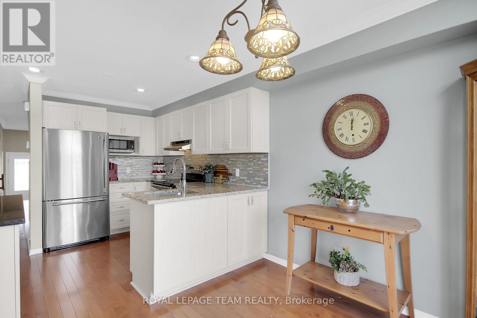 484 Meadowbreeze Drive, Ottawa, Ontario  K2M 2T6 - Photo 11 - X12132157