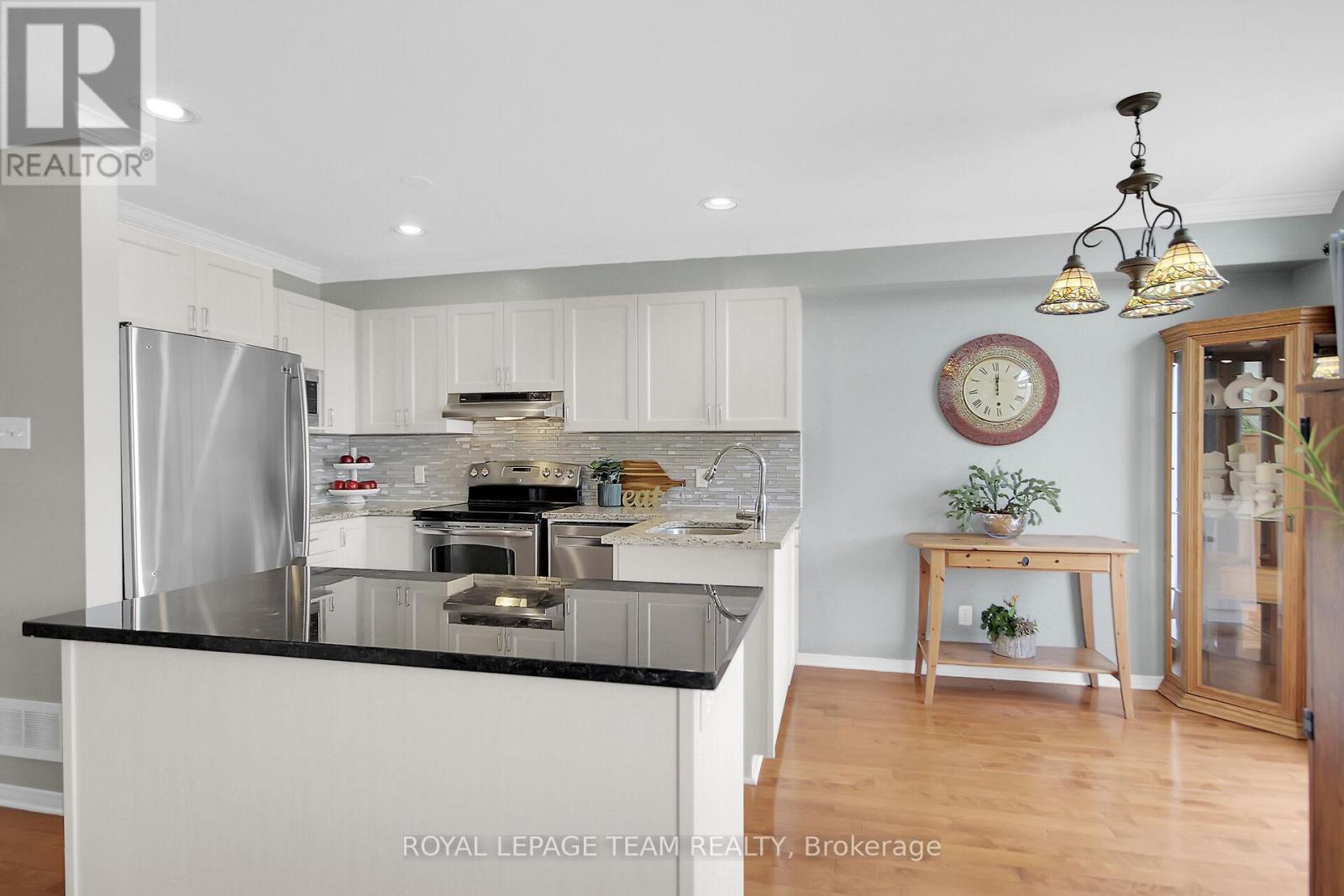 484 Meadowbreeze Drive, Ottawa, Ontario  K2M 2T6 - Photo 13 - X12132157