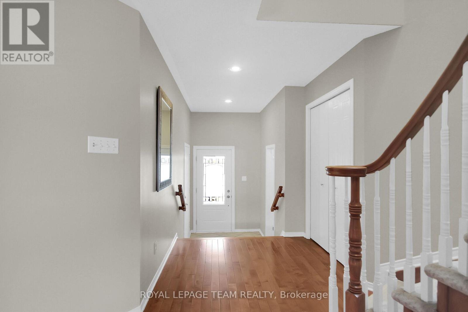484 Meadowbreeze Drive, Ottawa, Ontario  K2M 2T6 - Photo 3 - X12132157