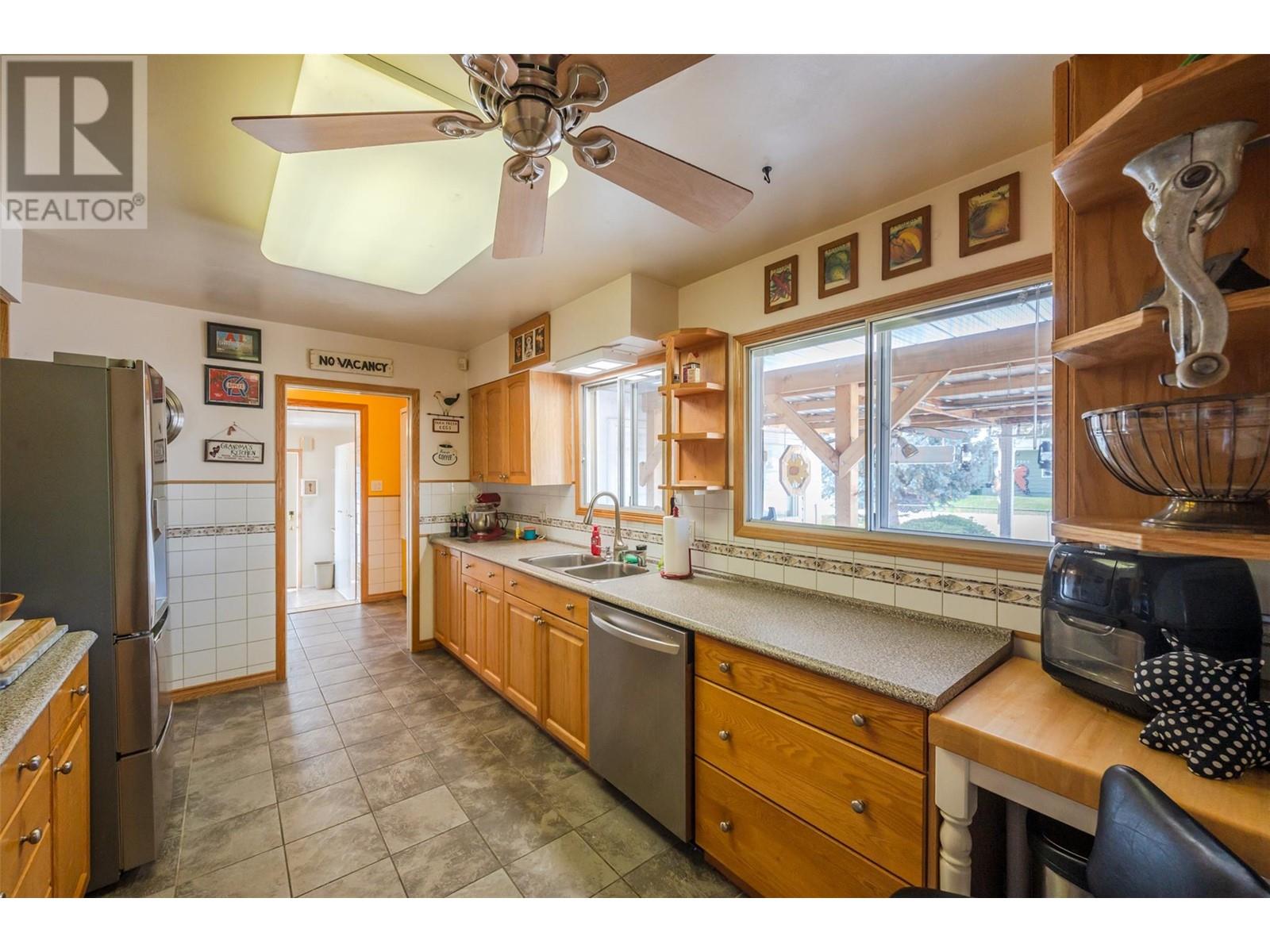 12252 Saunders Crescent, Summerland, British Columbia  V0H 1Z0 - Photo 6 - 10345726