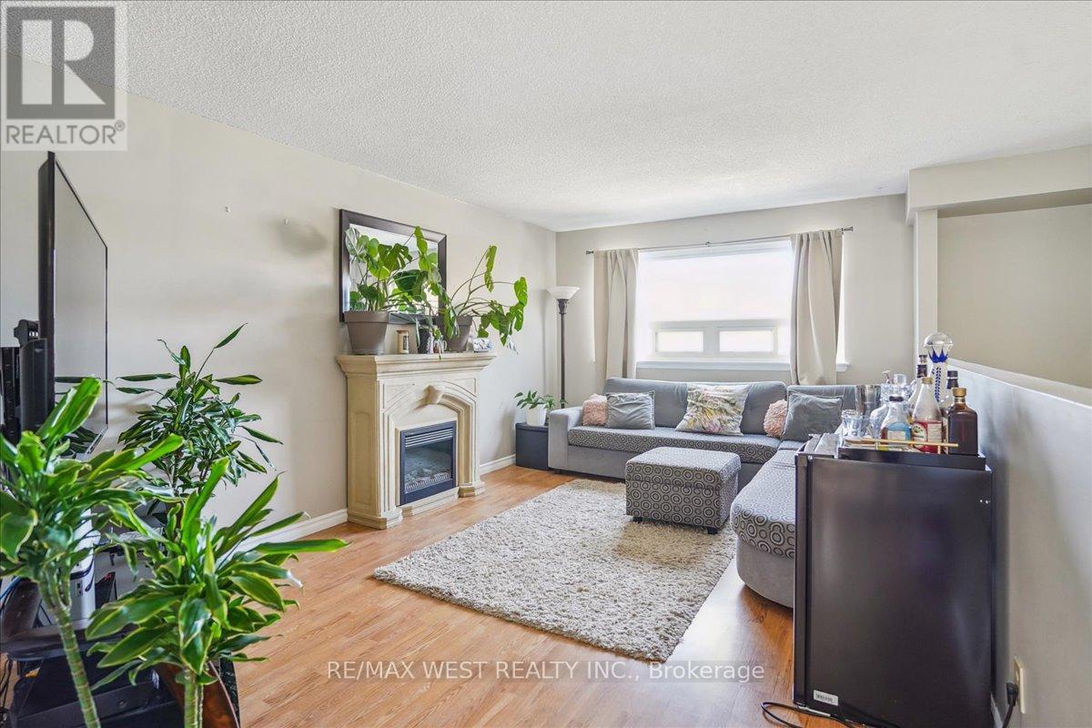 Property at 52 - 966 ADELAIDE AVENUE E image 2