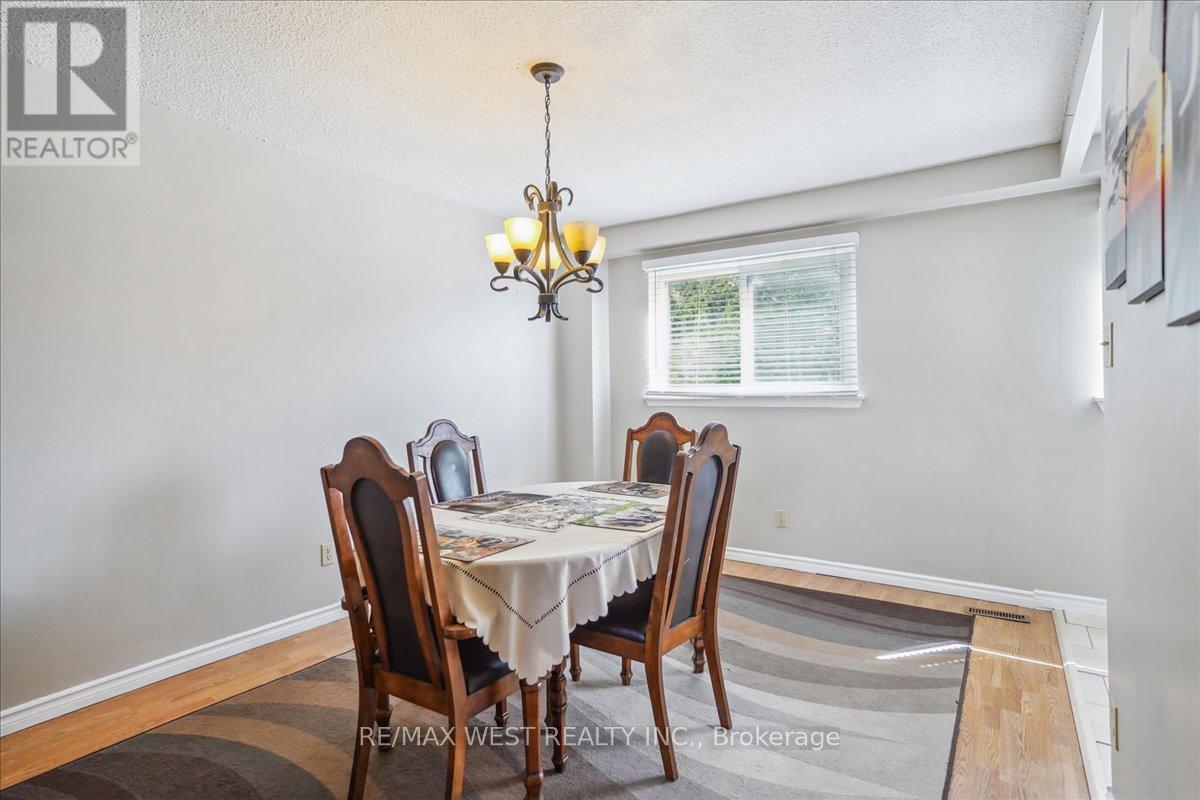 Property at 52 - 966 ADELAIDE AVENUE E image 3