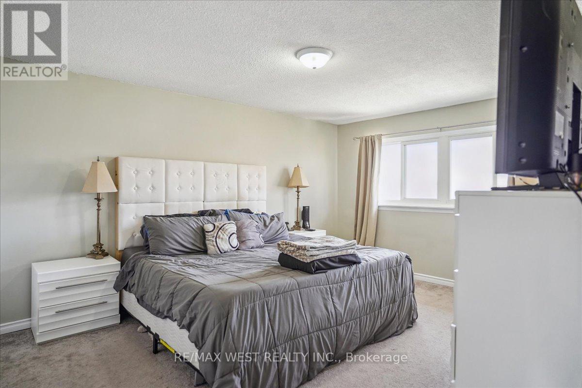Property at 52 - 966 ADELAIDE AVENUE E image 4