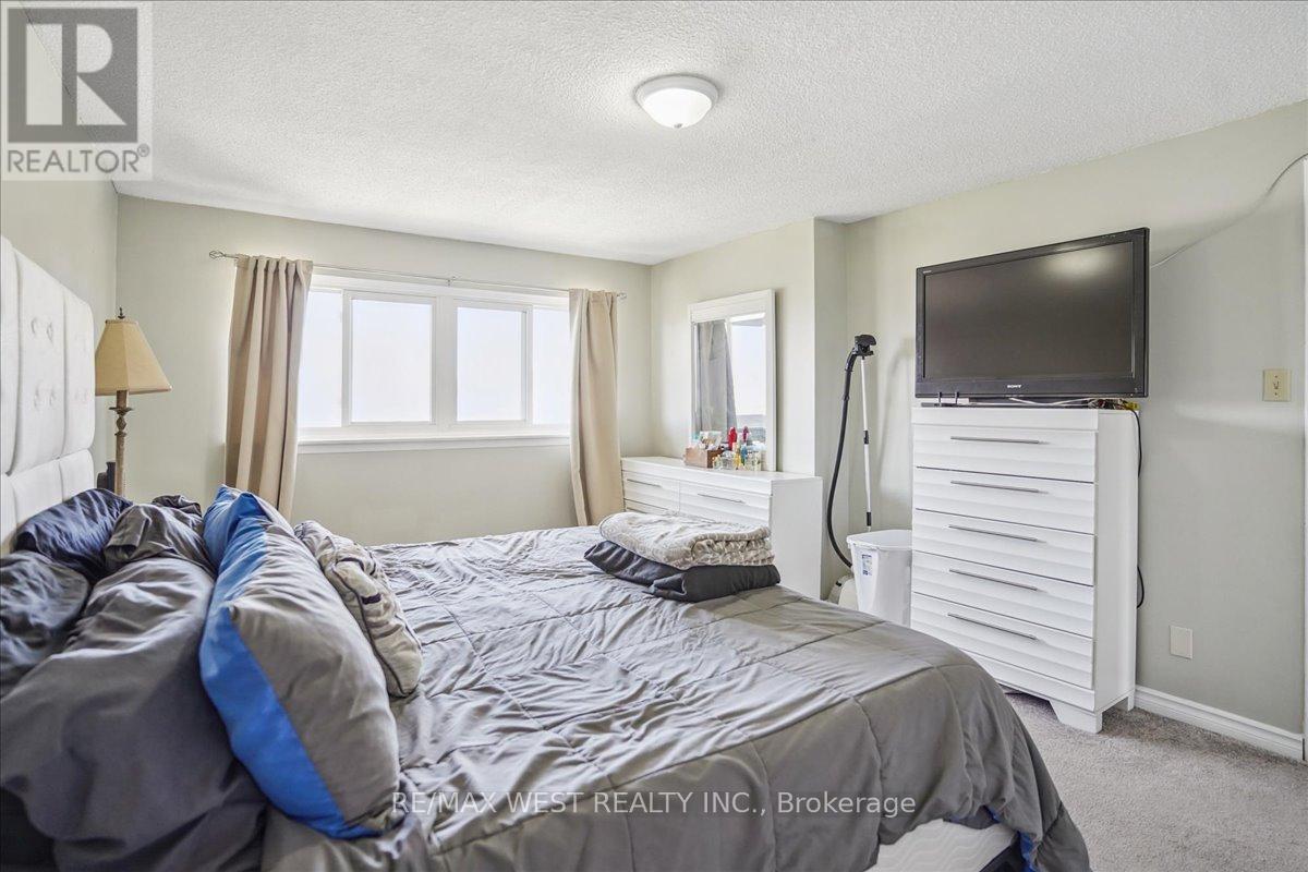 Property at 52 - 966 ADELAIDE AVENUE E image 5