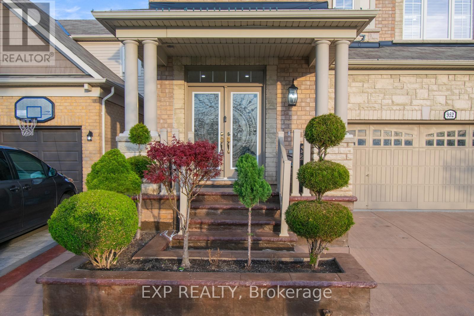 952 Clark Boulevard, Milton, Ontario  L9T 6P6 - Photo 3 - W12132170