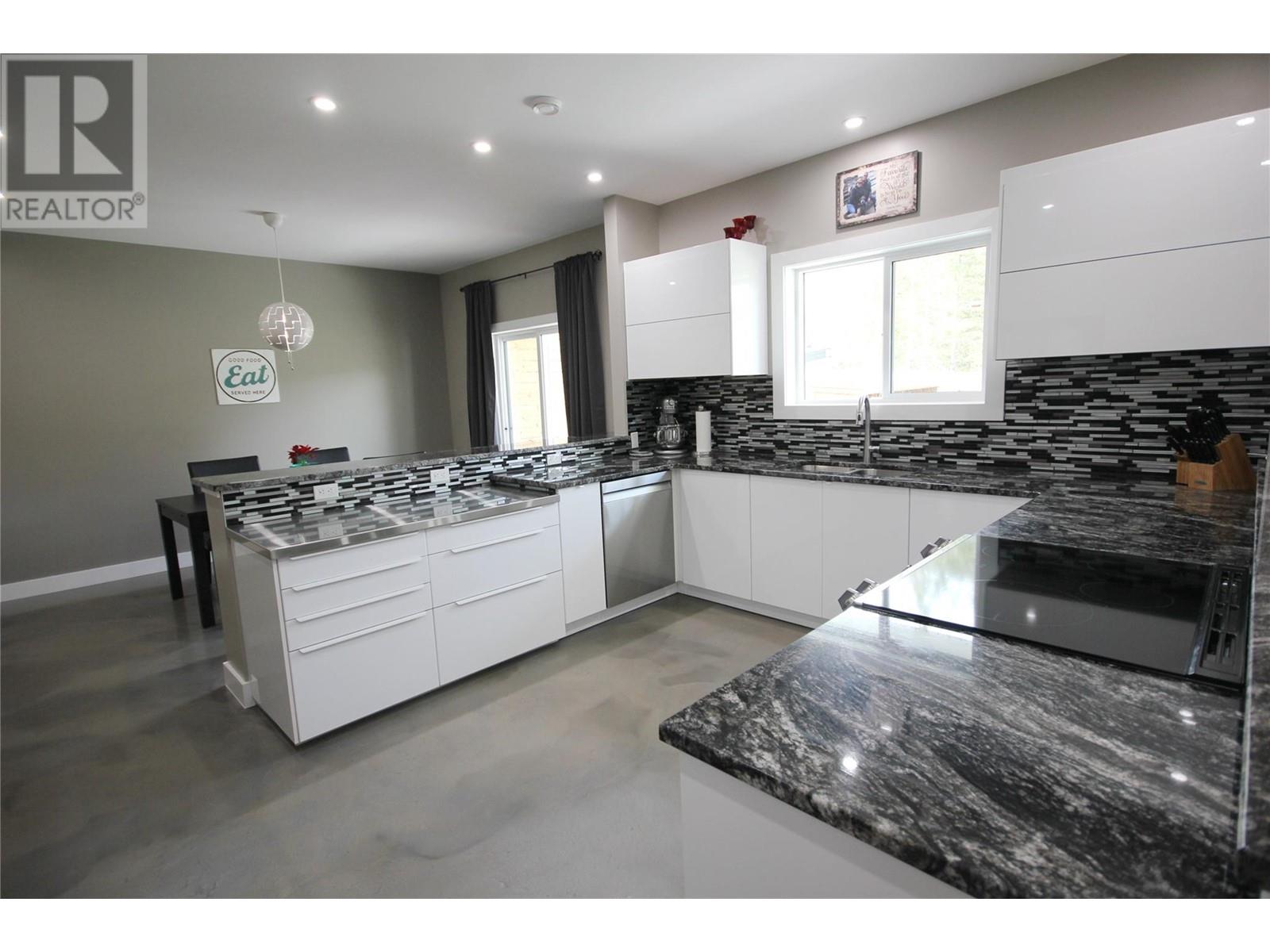 Property at 174 Crown Crescent image 5