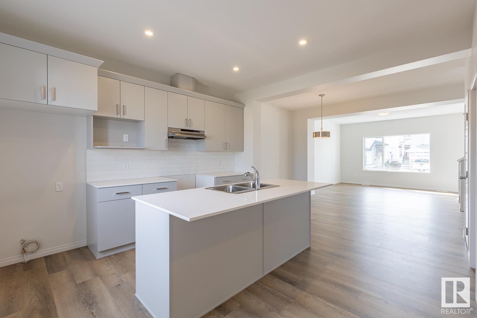 Property at 6272 175 AV NW image 4