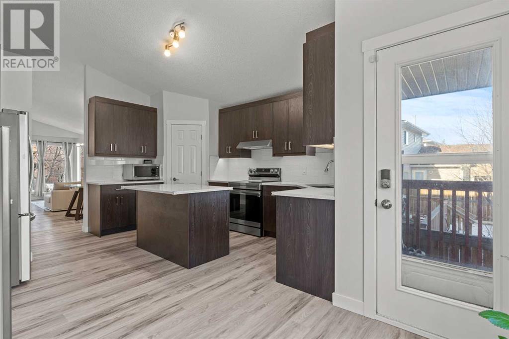 358 Hawkstone Drive Nw, Calgary, Alberta  T3G 3T7 - Photo 9 - A2217312