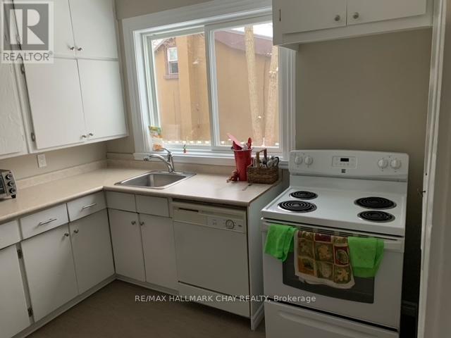 1-4 - 58 Penetang Street, Barrie, Ontario  L4M 1V6 - Photo 3 - S12132191