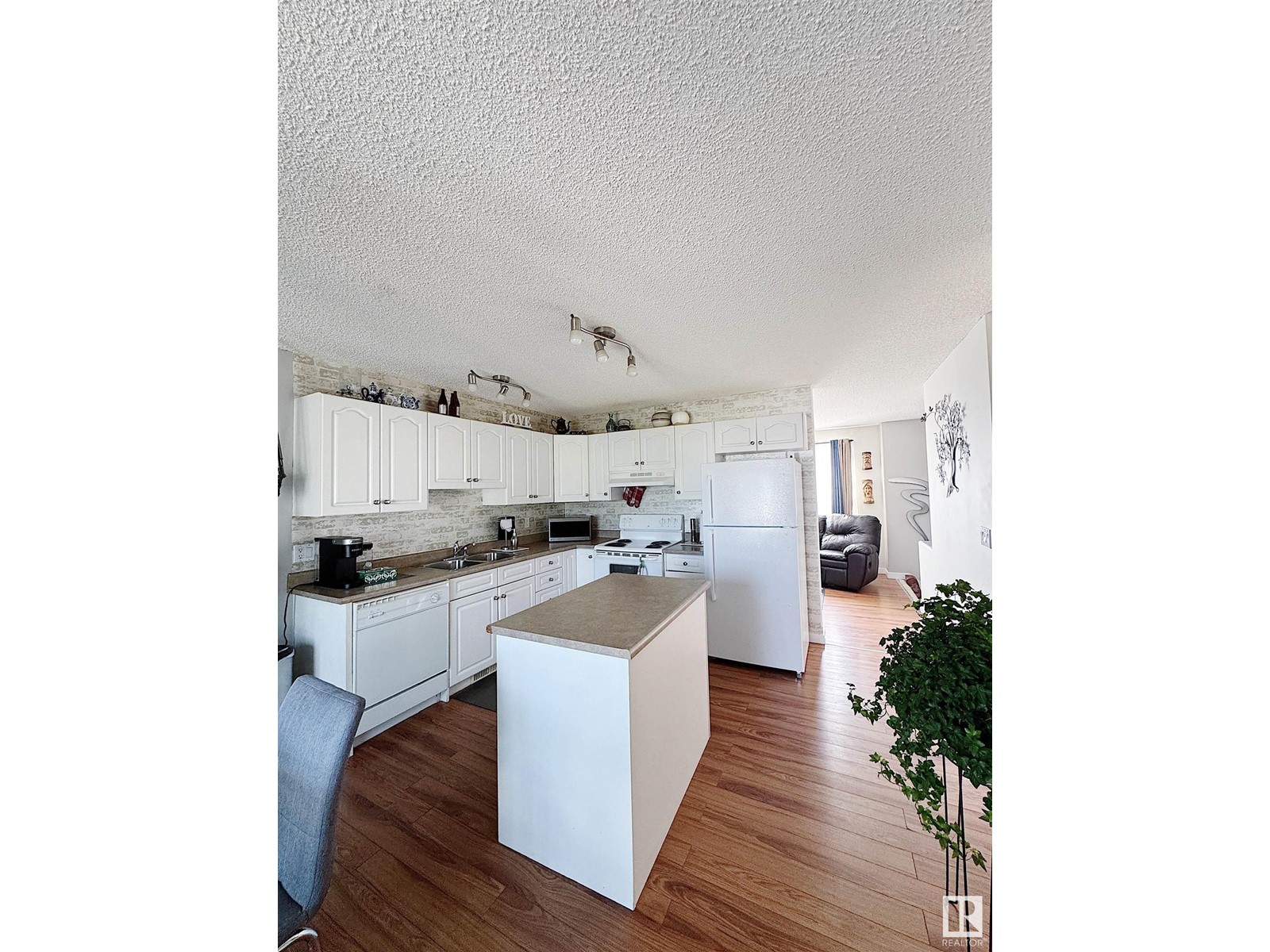 Property at #9 16777 91 ST NW image 4