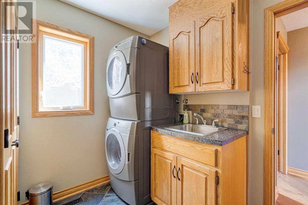 35 Strathdale Close Sw, Calgary, Alberta  T3H 2K5 - Photo 22 - A2217787