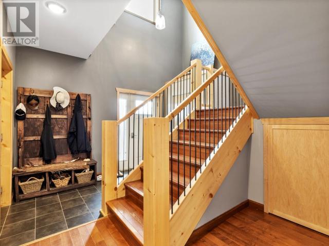 Property at 8 DORA CRESCENT image 4