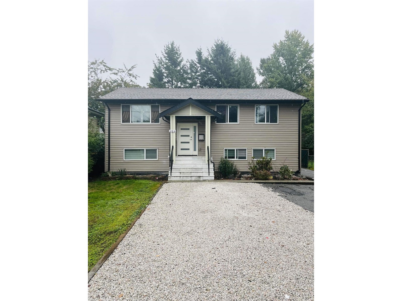 Property at 10610 141 STREET image 2